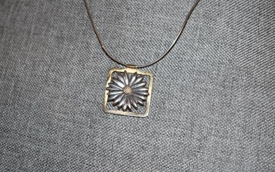 Vintage Sterling Silver Vermeal flower daisy pendant Necklace 16"