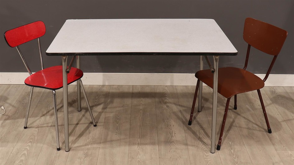 Almachtig stopverf bevestig alstublieft vintage tafel met formica blad en chromen... at auction | LOT-ART