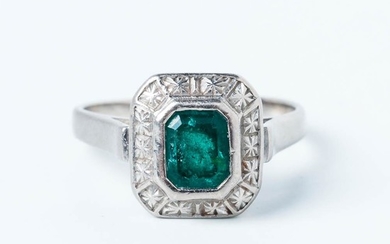 14kt White Gold and Emerald Ring