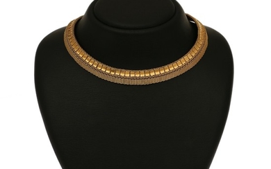 A necklace of 18k gold. L. 41 cm. Weight app. 80 g.