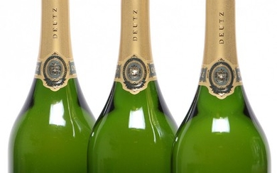 12 bts. Champagne Brut, Deutz A (hf/in). Oc.