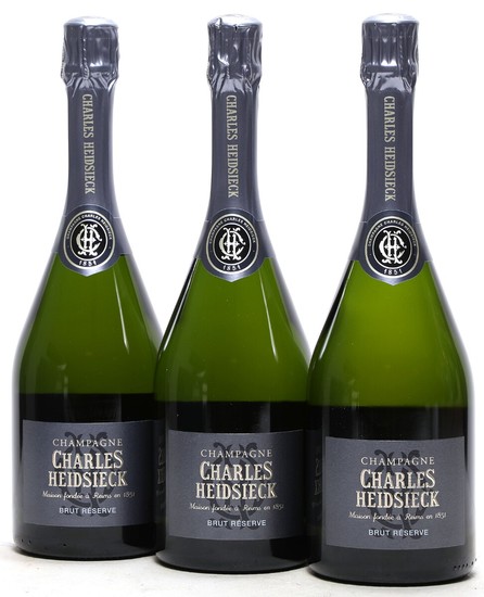 12 bts. Champagne Brut Reserve, Charles Heidsieck A (hf/in). Oc.
