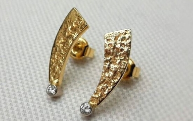 14 kt. Gold - Earrings - 0.06 ct Diamond