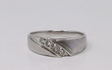 14Kt White Gold Diamond Ring.