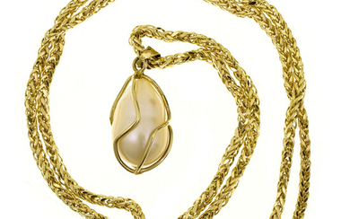 14k Yellow Gold Pearl Necklace.