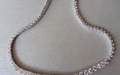 15ct Diamond tennis style necklace. 3 claw setting....