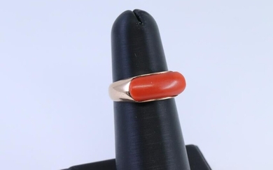 18Kt Art Deco Coral Ring