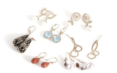 Gold and gemstone pierced earrings (14pcs)