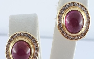 18 kt. Yellow gold - Vintage Ladie's Earrings - 6.00 ct Pink Sapphire - Diamonds