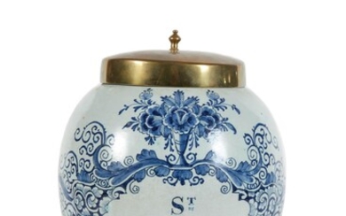 35 Delft : un pot à «tabac de Saint Domingue » en faïence stannifère et décor en