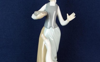 Beautiful Lladro figurine 'Girl feeding goose' 10 inches tall. Excellent
