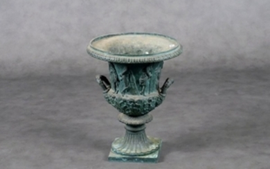 Vase. Sur un modèle du vase Médicis conservé à Flo…