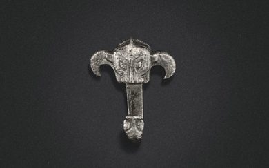 A SILVER 'ANIMAL-HEAD' GARMENT HOOK, LATE WARRING STATES PERIOD-EARLY WESTERN HAN DYNASTY, 4TH-3RD CENTURY BC