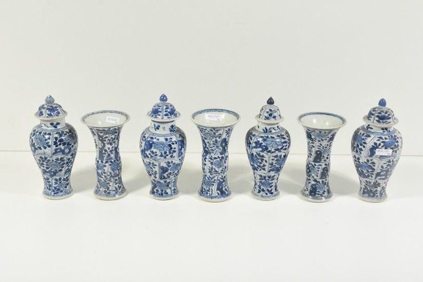 7 pieces Chinese porcelain set, Kangxi period (Ht...