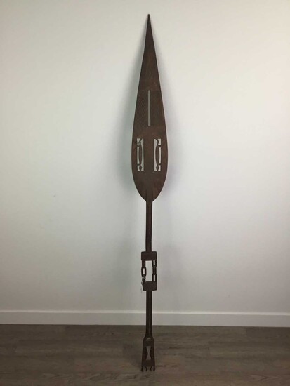 A 20TH CENTURY WEST AFRICAN CEREMONIAL CARVED WOOD PADDLE/SPEAR