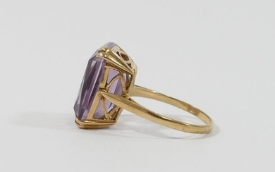 A 9 carat gold amethyst single stone ring, the emerald-cut s...