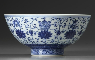 A BLUE AND WHITE 'LOTUS AND BAJIXIANG' BOWL, QING