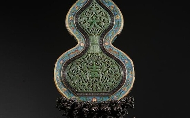 A CARVED JADE INLAID CLOISONNE ENAMEL DOUBLE GOURDS VASE