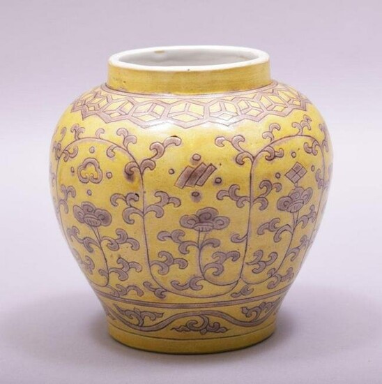 A CHINESE MING STYLE YELLOW GROUND PORCELAIN VASE