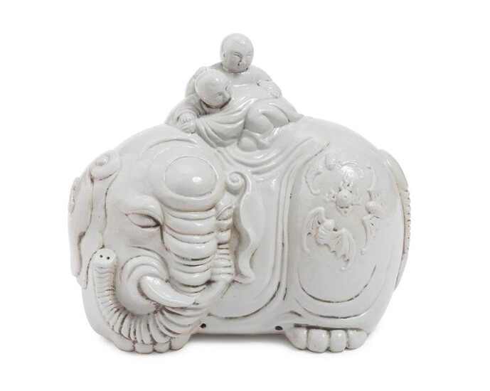 A CHINESE WHITE PORCELAIN SCULPTURE 20TH CENTURY.