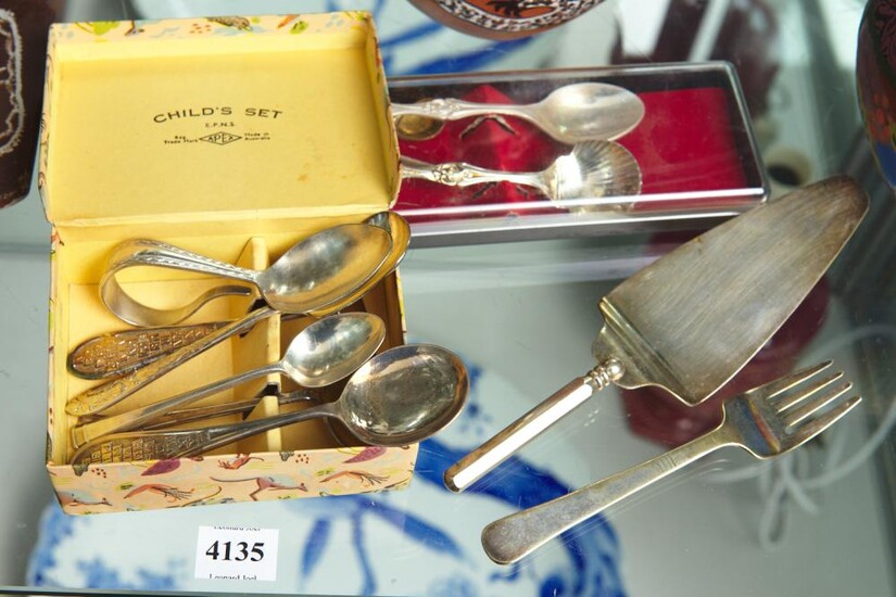 A COLLECTION OF EPNS NOVELTY FLATWARE INCLUDING COLLECTOR'S SPOONS, TOGETHER WITH ONE STERLING SILVER COFFEE SPOON, LEONARD JOEL LOC..