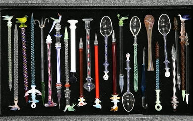 A COLLECTION OF VICTORIAN AND LATER GLASS NOVELTIES