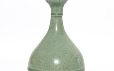 A Celadon Glazed Garlic-head Vase