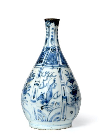 A Chinese Kraak Porcelain Bottle, early 17th century, of pear...