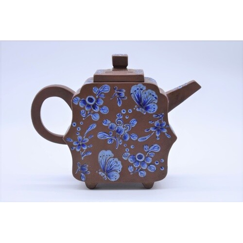 A Chinese yixing teapot and cover, seal mark to base, 19th c...