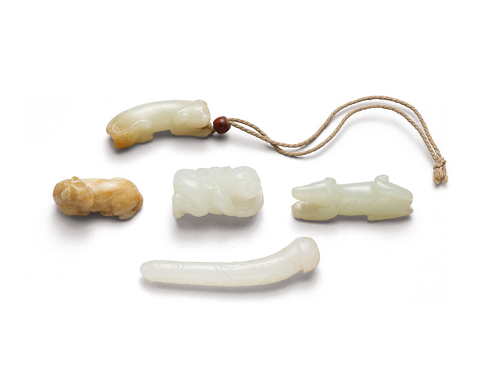 A GROUP OF FIVE MINIATURE WHITE AND RUSSET JADE CARVINGS, QING DYNASTY (1644-1911)