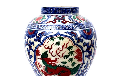 A Large Chinese Porcelain Wucai Ginger Jar Depicting Central Dragon Motifs, Qing Dynasty