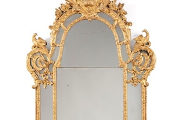 A Louis XV gilt wood mirror, mid 18th century Miroir en bois sculpté et doré d'époque Louis XV, milieu du XVIIIeme siècle