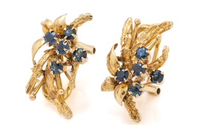 A PAIR OF GOLD SAPPHIRE EARRINGS