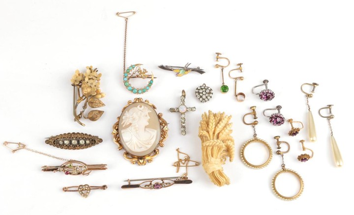 A Quantity of Jewellery; including four early 20th century seed...