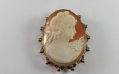A SHELL CAMEO AND 9ct GOLD BROOCH/PENDANT