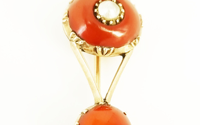 A VICTORIAN 9ct ROSE GOLD CARNELIAN AND SEED PEARL 'COMET' BROOCH