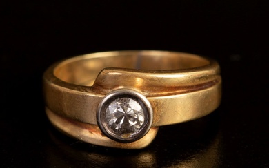 A Vintage 14K Yellow Gold and Diamond Solitaire Ring