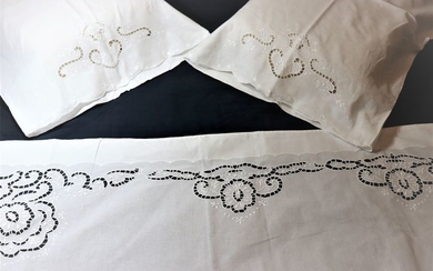 A beautiful set of Cotton Sheets with a beautiful embroidered richelieu (3) - Cotton