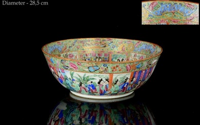 A large Chinese 'Rose Mandarin' punch bowl - NO RESERVE PRICE - Porcelain - China - Tonghzi (1861-1875, 同治) period