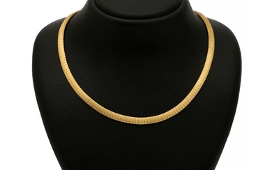 A necklace of 18k satin finish gold. L. 49 cm. Weight app. 42 g.