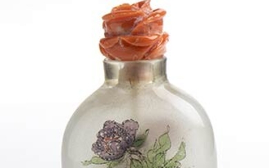 A painted glass snuff bottle with with Momo or Cerasuolo...