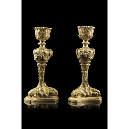 A pair of bronze candlesticks (h. cm 16)