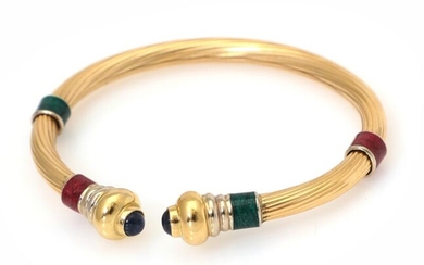 SOLD. A sapphire and enamel bangle set with two cabochon sapphires and red and green enamel, mounted in 18k gold. Diam. app. 6 cm. Weight app. 22 g. – Bruun Rasmussen Auctioneers of Fine Art