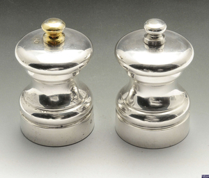 A small pair of modern silver mounted salt & pepper mills.