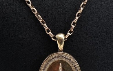 AN ANTIQUE LOCKET AND LINK CHAIN IN 9CT GOLD