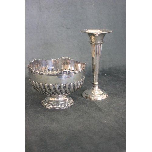 An Edwardian silver rose bowl, with scrolled and gadrooned d...
