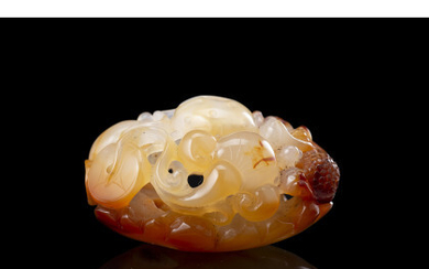 An agate incense holder China, late Qing dynasty (l. 7.5 cm.)
