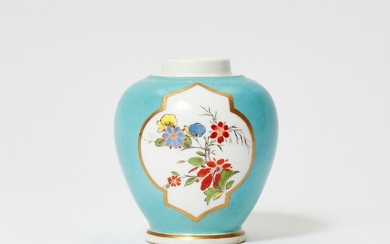 An early Meissen porcelain tea caddy with Kakiemon style decor