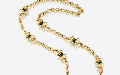 An eighteen karat gold and dyed chalcedony necklace
