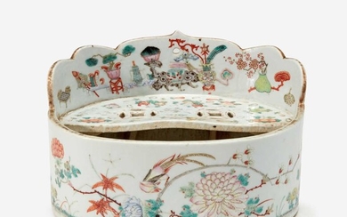 An unusual Chinese famille-rose decorated porcelain oval vessel 粉彩椭圆花盆 19th century 十九世纪